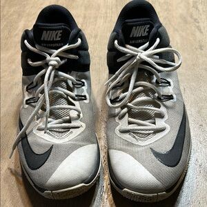 Nike Air Versatile II Basketball Shoes with Mesh Upper, good used condition